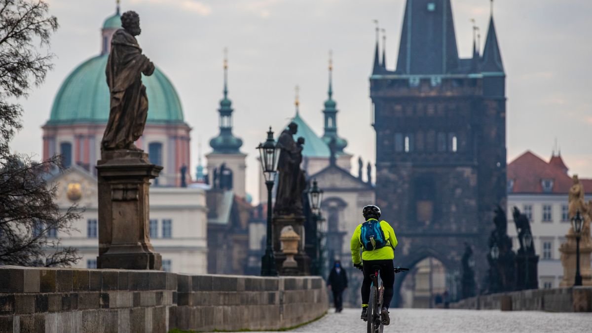 Zlevněme byty zrušením daně, která dělá pětinu ceny, chce Praha